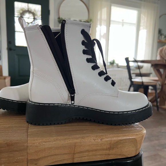 Madden Girl White Boots - Picture 3 of 4